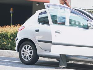 輸入車専門中古パーツと事故車買取の総合サポート｜PartsWeb八尾店の特徴と店舗情報